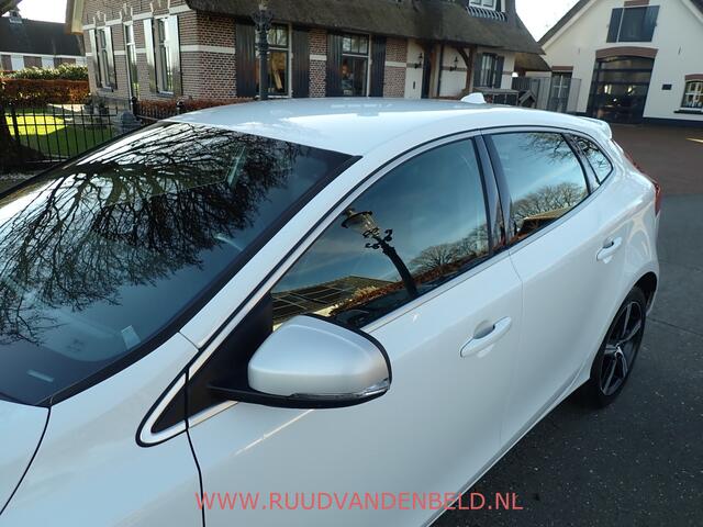 Volvo V40 2.0 T4 Business Sport R-DESIGN / CRUISE / VOORSTOELEN VERWARMD / BLUETOOTH