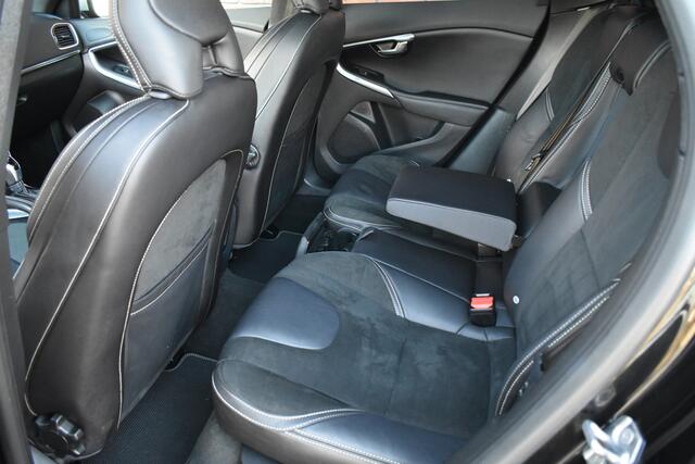 Volvo V40 T3 153PK Automaat Polar+ Sport | Harman & Kardon | Keyless entry | 17 inch