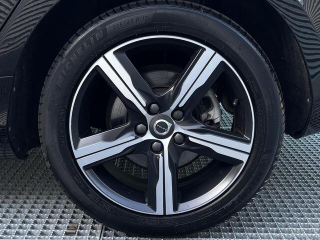 Volvo V40 1.5 T3 Polar+ Sport Automaat, R-design, Panoramadak, Stoelverwarming, High performance audio, Extra getinte ramen vanaf B-stijl, Climate control, Cruise control