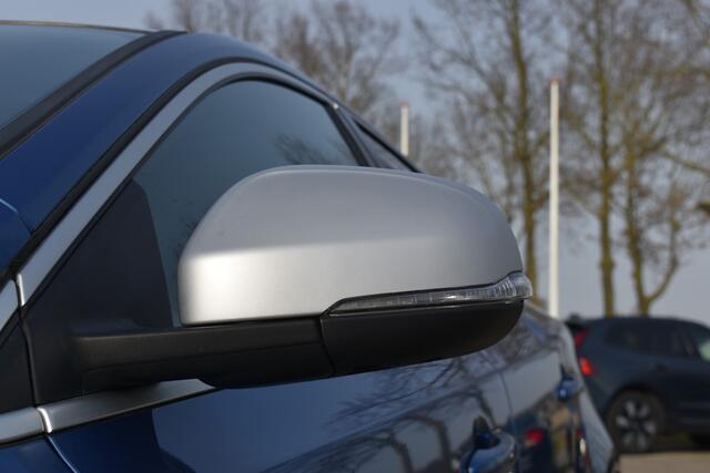 Volvo V40 T4 190PK Business Sport | PDC V/A | Cruise Control | Camera Achter | 17'' | Stoelverwarming