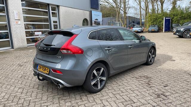 Volvo V40 T3 Automaat Polar+ Sport | Panoramadak | Achteruitrijcamera | Navigatie | Stoelverwarming | Standkachel | Trekhaak