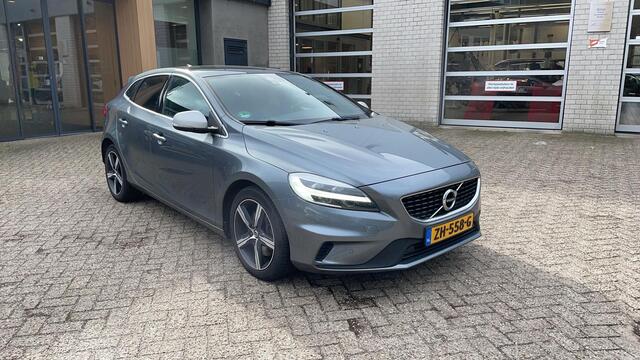 Volvo V40 T3 Automaat Polar+ Sport | Panoramadak | Achteruitrijcamera | Navigatie | Stoelverwarming | Standkachel | Trekhaak