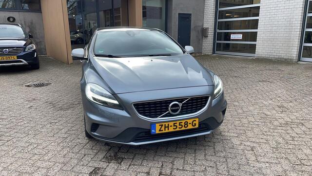 Volvo V40 T3 Automaat Polar+ Sport | Panoramadak | Achteruitrijcamera | Navigatie | Stoelverwarming | Standkachel | Trekhaak