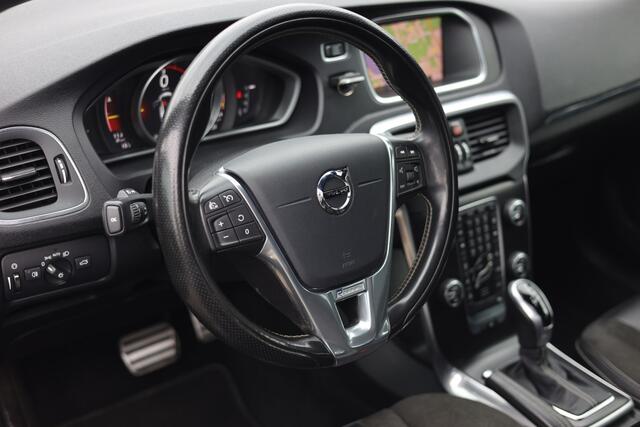 Volvo V40 2.0 D3 SPORT | R-DESIGN | AUTOMAAT | NAVI | TREKHAAK