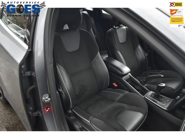 Volvo V40 2.0 T3 R-Design