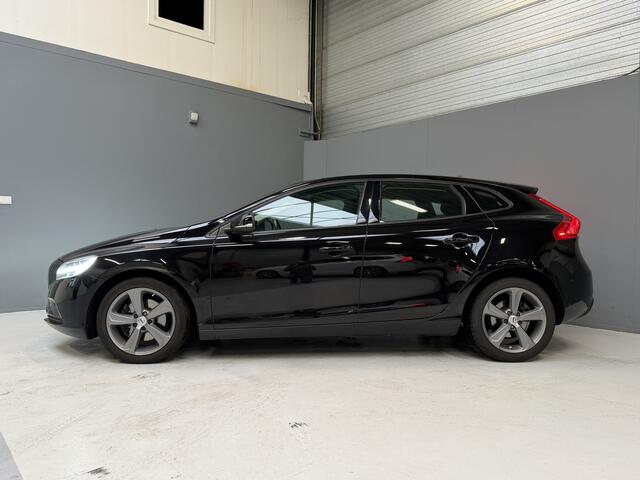 Volvo V40 2.0 T2 Momentum LED|Cruise|Navi|Winterpack