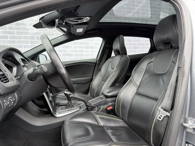 Volvo V40 2.0 D3 Business Sport | Lederen Bekleding | Achteruitrijcamera | Panoramadak | Keyless Start | Standkachel | Navigatie | Stoelverwarming | LED Koplampen |