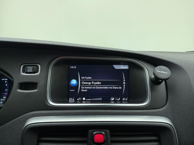 Volvo V40 T3 153pk Automaat Polar+ Sport / Harman&Kardon Audio / Keyless / Panoramadak / Stoelverwarming / Nubuck / Trekhaak / PDC + Camera /