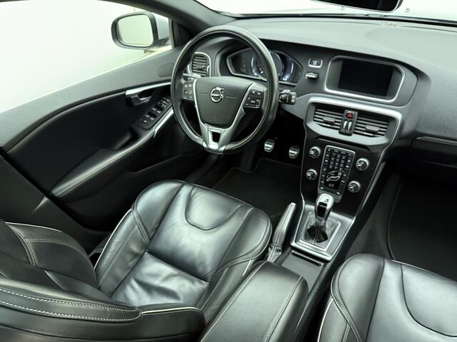 Volvo V40 2.0 T4 190pk Business Sport / Panorama dak / Lederen bekleding / On call / Stoelverwarming / Camera /
