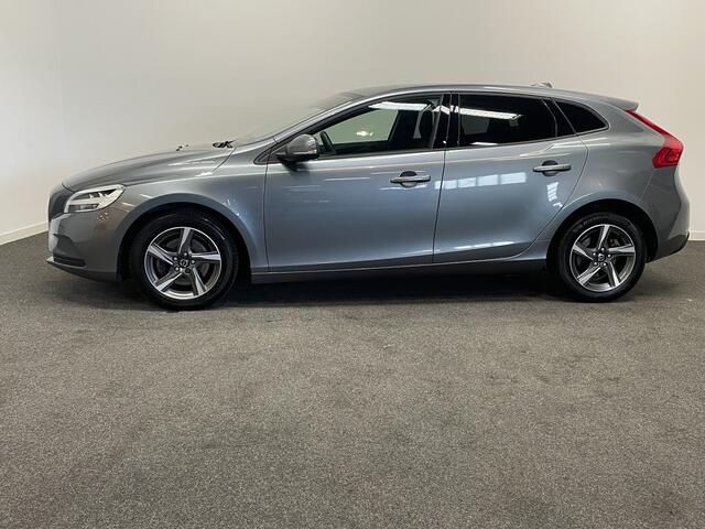 Volvo V40 2.0 123pk Momentum LED koplampen/ Stoel verw./ Navi/ Cruise