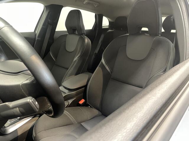 Volvo V40 2.0 123pk Momentum LED koplampen/ Stoel verw./ Navi/ Cruise