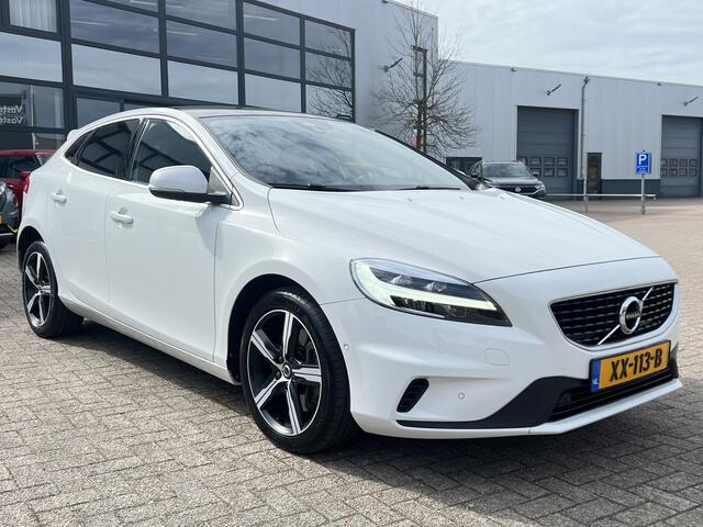 Volvo V40 1.5 T3 Automaat R-Design Polar + Sport Panoramadak Navigatie Camera Harman Kardon Audio Keyless Entry Led Koplampen Stoelverwarming Extra Getint Glas NL Auto