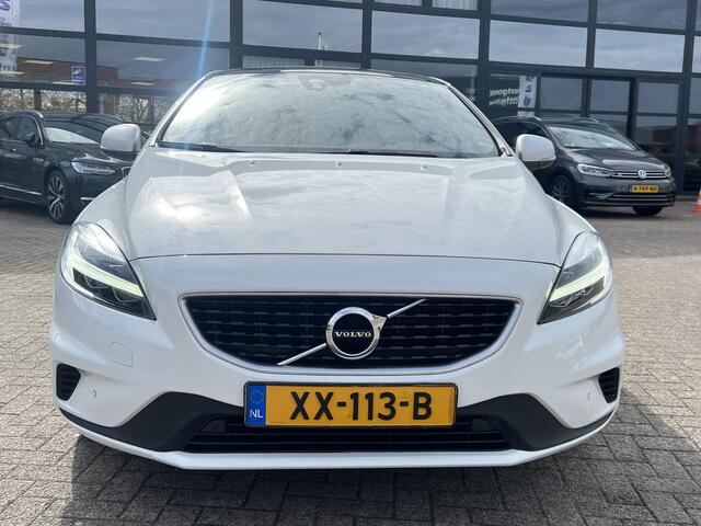 Volvo V40 1.5 T3 Automaat R-Design Polar + Sport Panoramadak Navigatie Camera Harman Kardon Audio Keyless Entry Led Koplampen Stoelverwarming Extra Getint Glas NL Auto