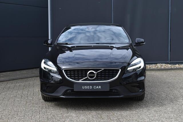 Volvo V40 T3 Automaat Polar+ Sport | Panoramadak | Harman Kardon audio | Alarm klasse 3 | Parkeercamera | Stoelverwarming | Navigatie | Volvo on Call | Parkeersensoren voor + achter | Dealeronderhouden |