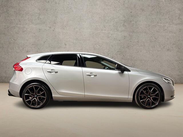 Volvo V40 2.0 T2 Nordic+ Sport (VIRTUAL COCKPIT, NAVIGATIE, CLIMATE, LEDER, STOELVERWARMING, SPORTSTOELEN, GETINT GLAS, CRUISE, NIEUWSTAAT)