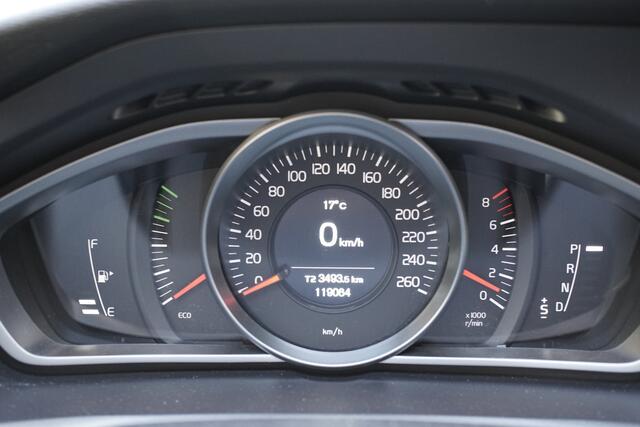 Volvo V40 1.5 T2 R-Design Cr, BT, PDC, Navi