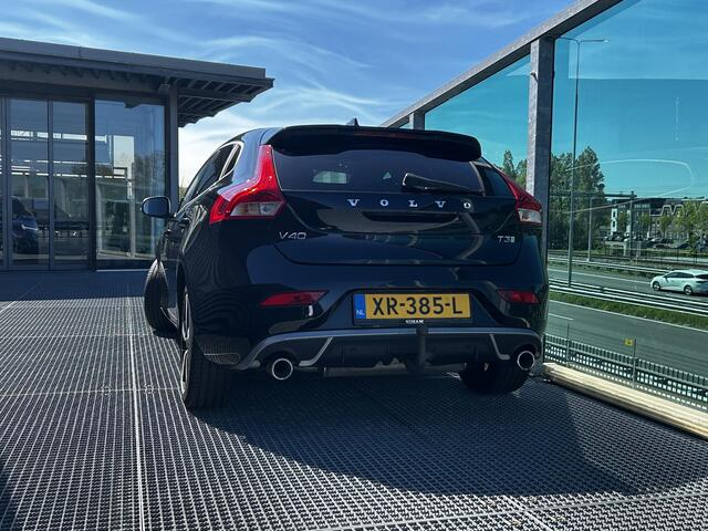 Volvo V40 1.5 T3 Polar+ Sport Automaat, Alarm, Panorama dak, Harman-Kardon Premium Audio, Trekhaak, Full led verlichting, Verwamde stoelen.