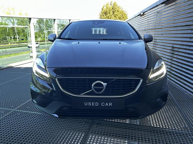 Volvo V40 1.5 T3 Polar+ Sport Automaat, Alarm, Panorama dak, Harman-Kardon Premium Audio, Trekhaak, Full led verlichting, Verwamde stoelen.