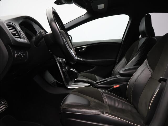 Volvo V40 T5 245pk R-Design / Stoel+voorruitverwarming / Park assist v+a+camera / Privacy glass / 19" Artio / Elektr. bed. stoelen