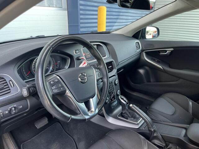 Volvo V40 1.5 T2 122PK Momentum LED/NAVI/PDV Voor en achter