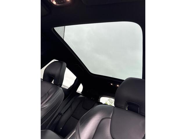 Volvo V40 1.5 T3 Polar+ Sport | R-Design | Parkeerverwarming | Panoramadak | Achteruitrijcamera | Parkeersensoren | Lederen Bekleding | Harman Kardon Audio | Stoelverwarming