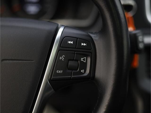Volvo V40 2.0 D2 Momentum | Navigatie | Voorstoelen verwarmd | Verwarmde voorruit |