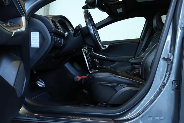 Volvo V40 T3 Automaat Polar+ Sport | Panoramadak | Achteruitrijcamera | Navigatie | Stoelverwarming | Standkachel | Trekhaak