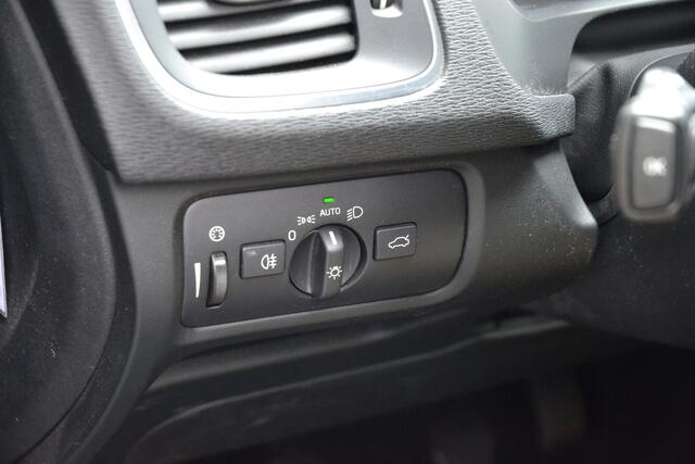 Volvo V40 2.0 T2 Momentum Cruise Control | Stoelverwarming | parkeersensoren