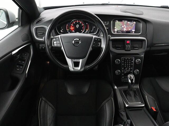 Volvo V40 1.5 T3 Polar+ Sport | Panoramadak | Stoelverwarming | Leder/Alcantara | Standkachel | Camera | Park Assist | Navigatie | Full LED | Keyless | Climate control | Bluetooth | Cruise control | R Design