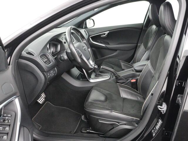 Volvo V40 1.5 T3 Polar+ Sport | Panoramadak | Stoelverwarming | Leder/Alcantara | Standkachel | Camera | Park Assist | Navigatie | Full LED | Keyless | Climate control | Bluetooth | Cruise control | R Design