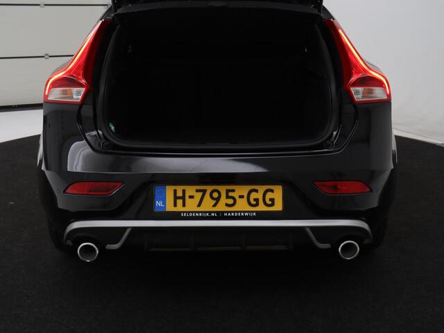 Volvo V40 1.5 T3 Polar+ Sport | Panoramadak | Stoelverwarming | Leder/Alcantara | Standkachel | Camera | Park Assist | Navigatie | Full LED | Keyless | Climate control | Bluetooth | Cruise control | R Design