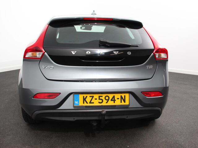 Volvo V40 2.0 T2 Momentum Climate Control Navigatie Stoelverwarming Trekhaak Led Lichtmetalen velgen Cruise control