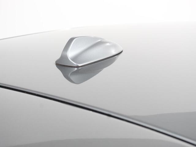 Volvo V40 2.0 T2 Momentum Climate Control Navigatie Stoelverwarming Trekhaak Led Lichtmetalen velgen Cruise control