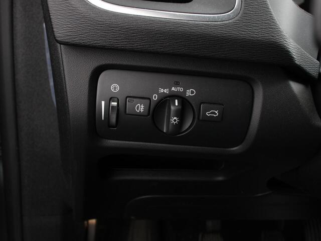 Volvo V40 2.0 T2 Momentum Climate Control Navigatie Stoelverwarming Trekhaak Led Lichtmetalen velgen Cruise control