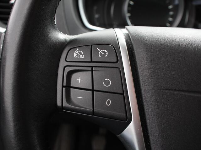 Volvo V40 2.0 T2 Momentum Climate Control Navigatie Stoelverwarming Trekhaak Led Lichtmetalen velgen Cruise control