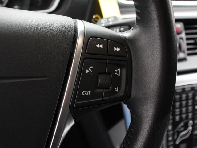 Volvo V40 2.0 T2 Momentum Climate Control Navigatie Stoelverwarming Trekhaak Led Lichtmetalen velgen Cruise control