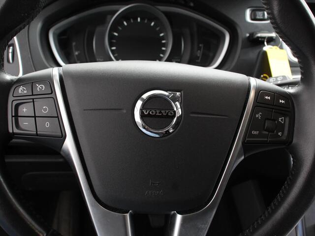 Volvo V40 2.0 T2 Momentum Climate Control Navigatie Stoelverwarming Trekhaak Led Lichtmetalen velgen Cruise control