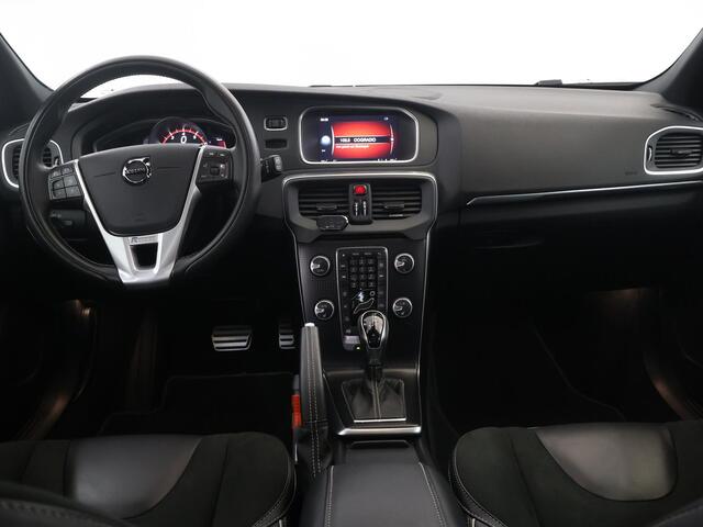 Volvo V40 1.5 T3 Polar+ Sport | Panoramadak | Navigatie | Parkeercamera | Climate Control | Cruise Control | Stoelverwarming | Keyless Entry/Go |