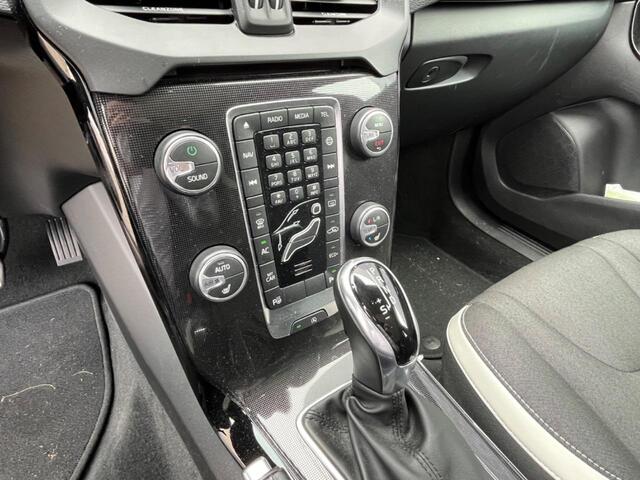 Volvo V40 T3 Automaat Dynamic Edition Luxury | Panoramadak | DAB+ radio | Harman Kardon audio | Parkeerverwarming | Parkeercamera | Trekhaak