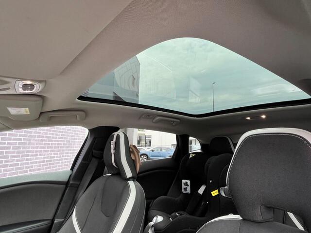 Volvo V40 T3 Automaat Dynamic Edition Luxury | Panoramadak | DAB+ radio | Harman Kardon audio | Parkeerverwarming | Parkeercamera | Trekhaak
