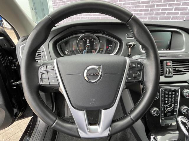 Volvo V40 T3 Automaat Dynamic Edition Luxury | Panoramadak | DAB+ radio | Harman Kardon audio | Parkeerverwarming | Parkeercamera | Trekhaak