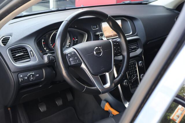 Volvo V40 2.0 T3 153pk Nordic+ | Origineel NL | Trekhaak | Rijklaar |