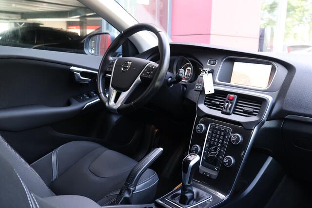 Volvo V40 2.0 T3 153pk Nordic+ | Origineel NL | Trekhaak | Rijklaar |