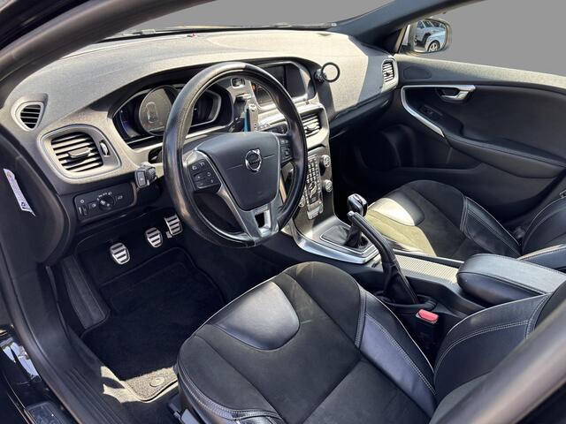 Volvo V40 2.0 T4 190PK Business Sport , Trekhaak, Half Leder, Navi, Clima, Cruise, LMV 17 Inch, All Season, PDC, Bluetooth, Stoelverwarming