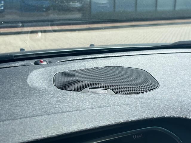 Volvo V40 1.5 T3 Polar+ Sport | Harman & Kardon | Panorama dak | Stoelverwarming | Keyless entry | Dealer onderhouden |