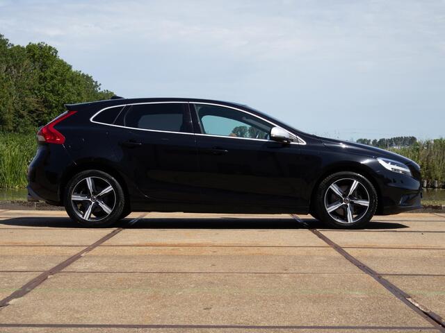 Volvo V40 1.5 T3 Polar+ Sport R-Design LED Pano 18"
