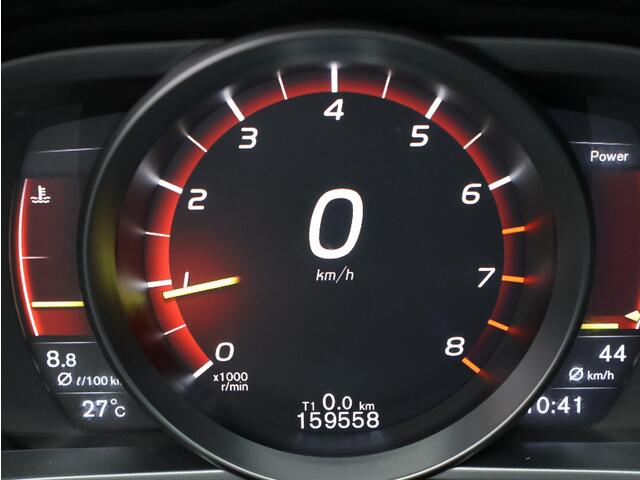 Volvo V40 T3 152PK Polar+ Sport / Trekhaak / Panoramisch Dak / DAB+ / Verwarmbare Voorruit / Leder/Nubuck / Verwarmbare Voorstoelen / Harman Kardon / Volvo Guard Alarm /