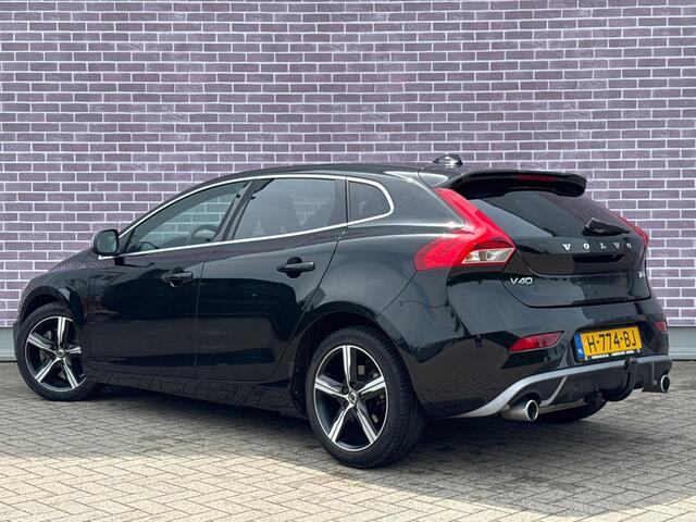 Volvo V40 1.5 T3 Polar+ Sport | R-Design | Trekhaak | Achteruitrijcamera | Parkeersensoren | Harman Kardon Audio | Panoramadak | Keyless Entry | LED Koplampen | Navigatie