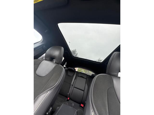Volvo V40 1.5 T3 Polar+ Sport | R-Design | Trekhaak | Achteruitrijcamera | Parkeersensoren | Harman Kardon Audio | Panoramadak | Keyless Entry | LED Koplampen | Navigatie