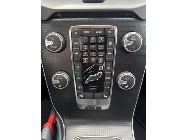 Volvo V40 1.5 T3 Polar+ Sport | R-Design | Trekhaak | Achteruitrijcamera | Parkeersensoren | Harman Kardon Audio | Panoramadak | Keyless Entry | LED Koplampen | Navigatie
